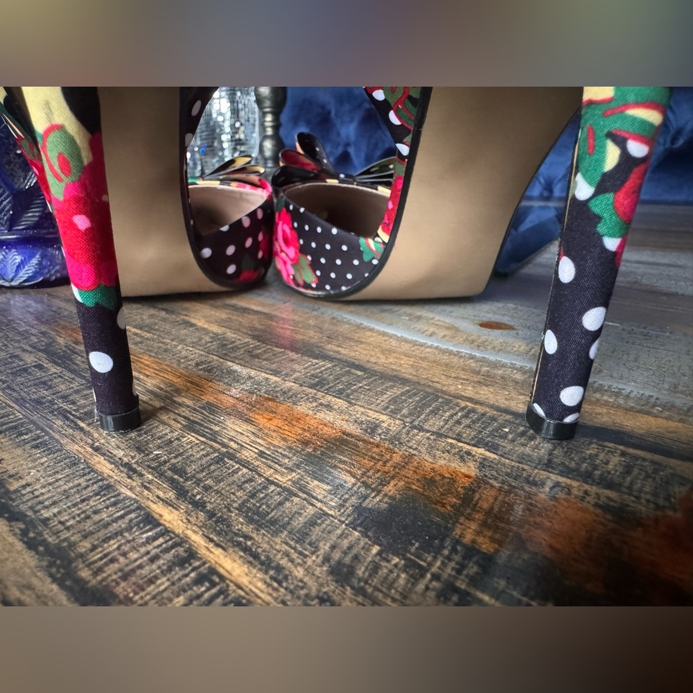 Betsey Johnson Black Polka Dot Floral Bow Pointed Pumps - Picture 9 of 9